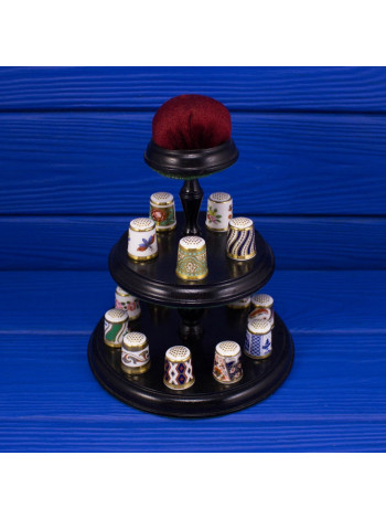 Полная коллекция из 15 наперстков Royal Crown Derby на оригинальной подставке с подушечкой для иголок