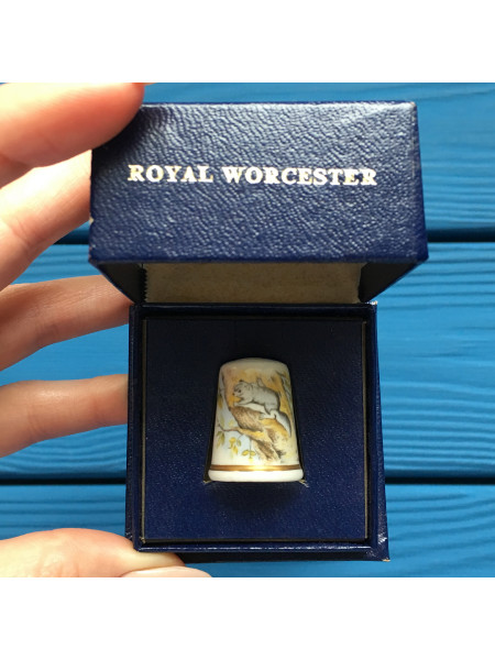 Коллекционный винтажный наперсток Royal Worcester в оригинальной коробочке
