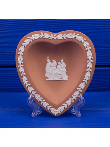 Тарелка Wedgwood в форме сердца
