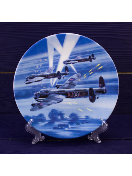 Тарелка Royal Worcester 7281A Over Enemy Territory