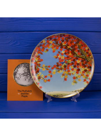 Тарелка FRANKLIN PORCELAIN "The Hondo Nuthatch and the Maple" (Поползень и клен)