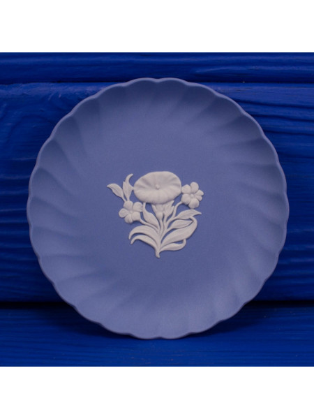 Блюдце Wedgwood круглое с волнистыми краями ll
