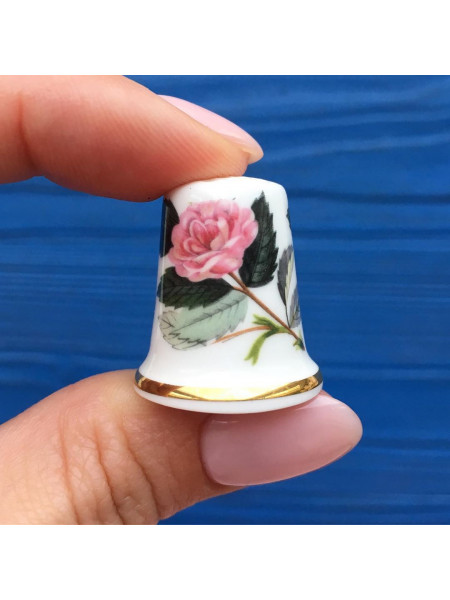 Коллекционный наперсток Wedgwood с розами дизайн Hathaway Rose