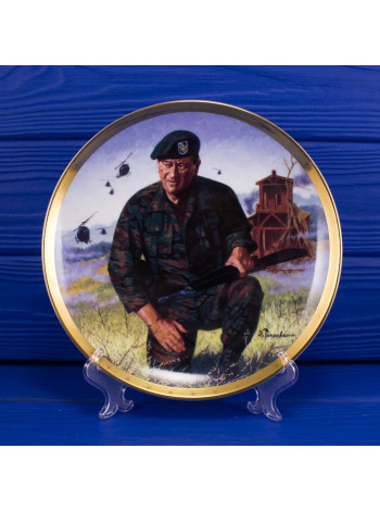 Тарелка ROYAL DOULTON MA1922 "Legendary Green Beret" (Зелёные береты)