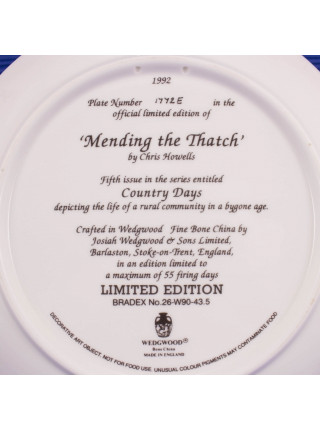 Тарелка Wedgwood серия Country Days "Mending the Thatch"