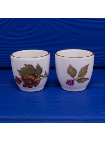 Пара фарфоровых рюмок для яиц Royal Worcester