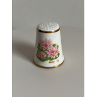 Винтажный наперсток Water Lily (Кувшинка) из коллекционной серии Flowers of the Poets, изготовленный Royal Grafton