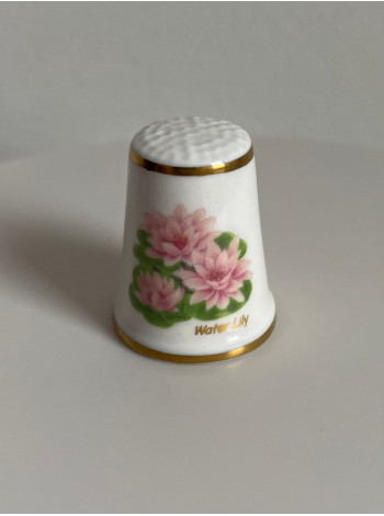 Винтажный наперсток Water Lily (Кувшинка) из коллекционной серии Flowers of the Poets, изготовленный Royal Grafton