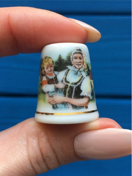 Коллекционный винтажный наперсток Mother and Child от Bernadotte, Thimble Collectors Club