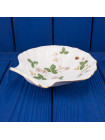 Винтажное блюдце в форме раковины дизайна Wild Strawberry от Wedgwood. Англия, вторая половина 20-го века.