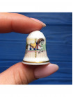 Коллекционный винтажный наперсток Carousel, изготовленный Royal Doulton специально для Thimble Collectors Club.  Англия, 1990 год
