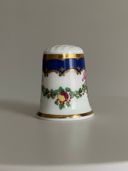 Винтажный коллекционный наперсток Fruit Swags от Royal Worcester