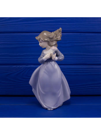 Очаровательная фигурка девочки Lladrо Nao