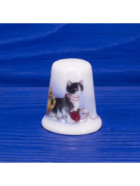 Винтажный коллекционный наперсток Playful Kittens, изготовленный Wedgwood специально для Thimble Collectors Club. Англия, 1991 год