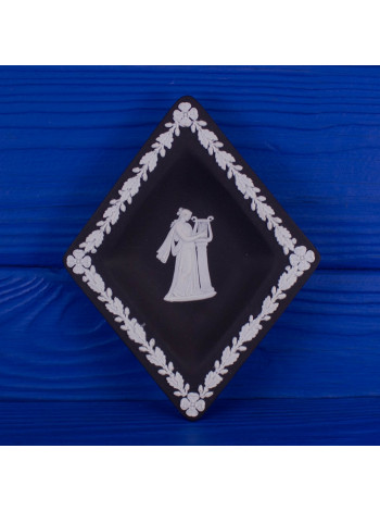 Тарелка Wedgwood  "Буби" серии карточные масти