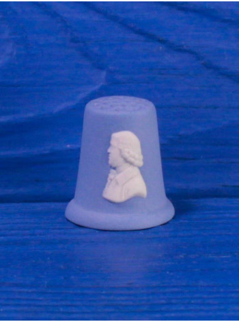 Винтажный наперсток от Wedgwood с профилем основателя компании Джозайи Веджвуда из коллекционной серии Thimbles of the Worlds Greatest Porcelain Houses. Англия, 1980-е годы