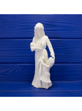 Статуэтка "New Arrival" из коллекционной серии скульптора Glenis Devereux от Royal Worcester