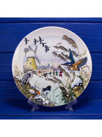 Тарелка Wedgwood номер 3449 A "Skating on the Fen" серии Colin Newmans Country Christmas