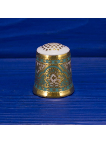 Коллекционный напёрсток Royal Crown Derby, характеризующий определенный период многолетней деятельности компании