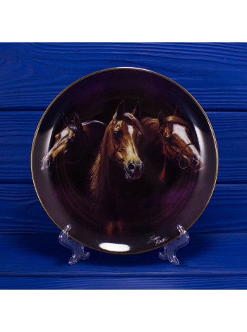 Тарелка с изображением лошадей из ограниченной коллекции Noble and Free от Danbury Mint №4607 "Entering the Light"