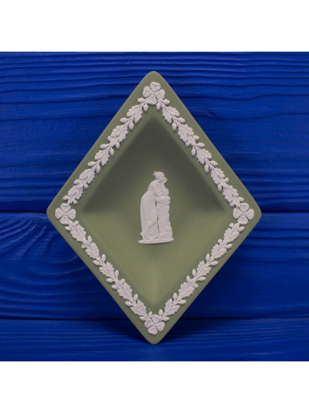 Коллекционная тарелка от Wedgwood "Буби"из серии Карточные масти