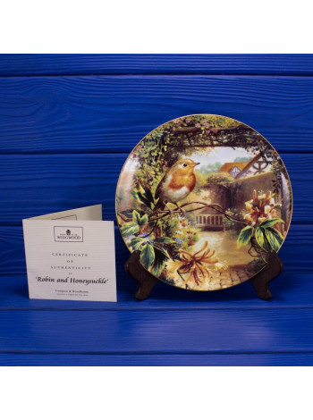 Тарелка Wedgwood "Robin and Honeysuckle" коллекционной серии Old English Gardens