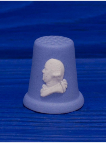 Редкий коллекционный наперсток, выпущенный к 250-летию компании Wedgwood, с профилем основателя компании Джозайи Веджвуда 1980 года