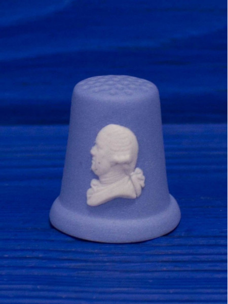 Редкий коллекционный наперсток, выпущенный к 250-летию компании Wedgwood, с профилем основателя компании Джозайи Веджвуда 1980 года