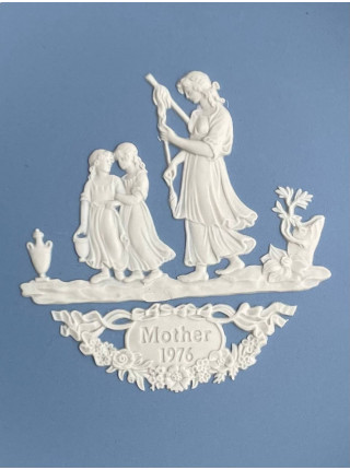 Тарелка Mother 1976 от Wedgwood в оригинальной коробке с брошюрой