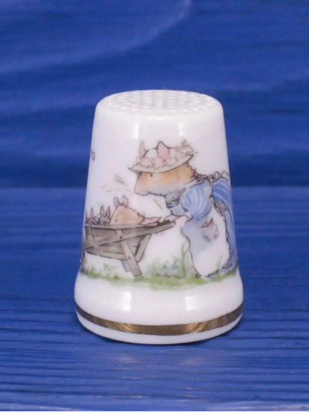 Наперсток Mrs Apple Spring из коллекционной серии Brambly Hedge от Royal Doulton