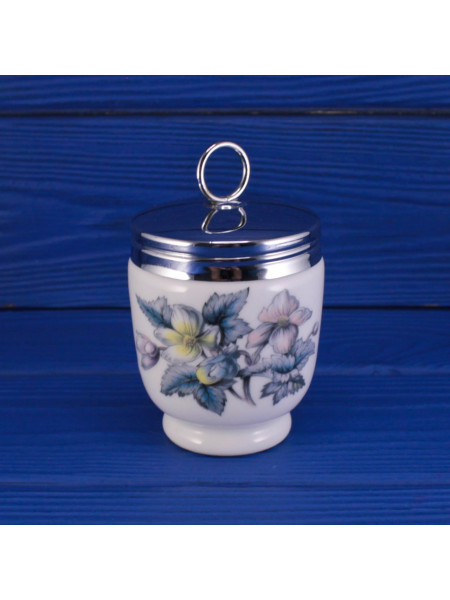 Винтажный кодлер на два яйца дизайна Woodland с изображением цветов от Royal Worcester. Ободок из хромированной стали