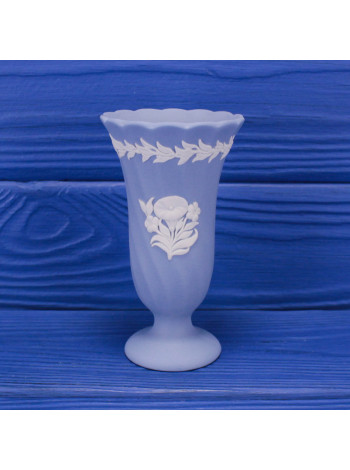 Коллекционная винтажная ваза Wedgwood редкого дизайна с волнистыми краями