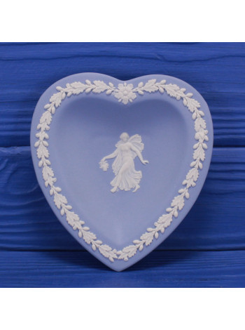Коллекционная тарелка Черви (Червы) из серии Карточные масти от Wedgwood