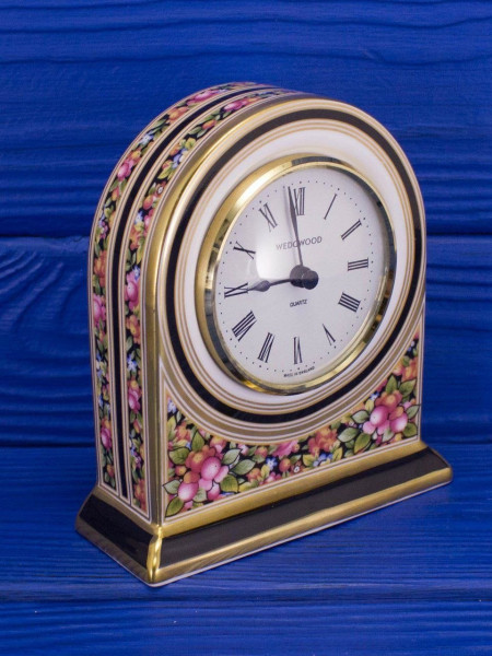 Винтажные часы для дамского столика изысканного дизайна Clio от Wedgwood