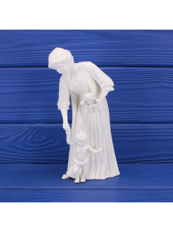 Статуэтка Royal Worcester "First Steps"