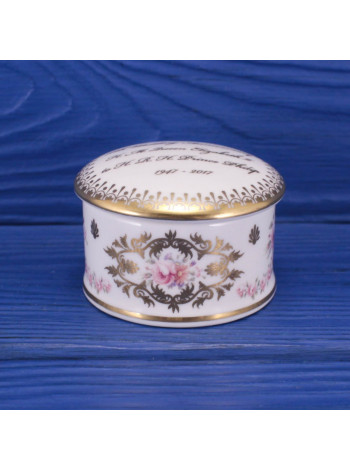Фарфоровая шкатулка таблетница, выпущенная Royal Worcester к платиновому юбилею свадьбы королевы Елизаветы II и принца Филипа