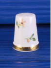 Винтажный фарфоровый наперсток от Royal Adderley коллекционной серии Thimbles of the Worlds Greatest Porcelain Houses. Англия, 1980-е годы