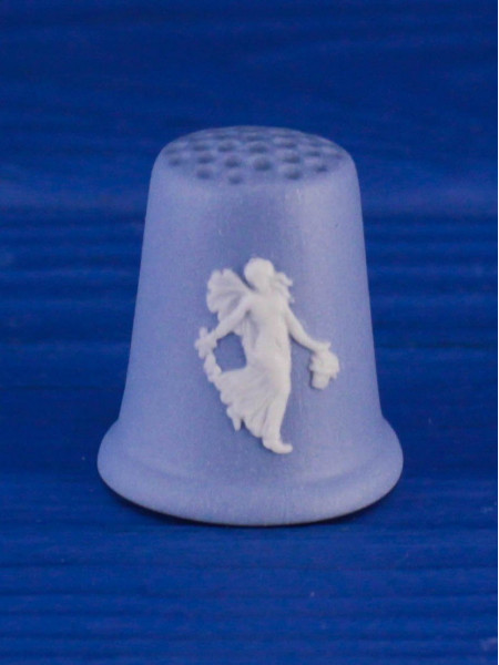 Редкий коллекционный наперсток Floral Girl (Цветочница) от Wedgwood 1977 года