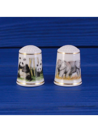 Комплект 24 из 25 наперстков коллекционной серии Baby Animals of the World, выпущенной Franklin Porcelain по заказу The World Wildlife Fund (Фонд Дикой природы). Декорированы золотом 22К.
