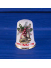 Винтажный коллекционный наперсток Christmas 1998 с изображением традиционной рождественской композиции с колокольчиком от Bronte China