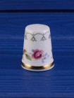 Винтажный фарфоровый наперсток Pink Rose из коллекционной серии Thimbles of the Worlds Greatest Porcelain Houses от Royal Doulton. Англия, 1980 год