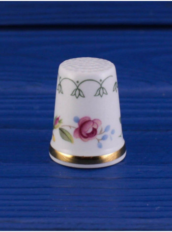 Винтажный фарфоровый наперсток Pink Rose из коллекционной серии Thimbles of the Worlds Greatest Porcelain Houses от Royal Doulton. Англия, 1980 год