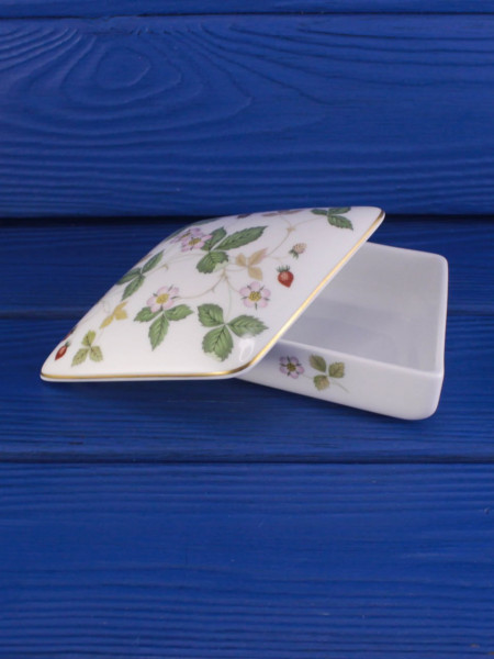 Wedgwood шкатулка Wild Strawberry, винтажная, фарфоровая