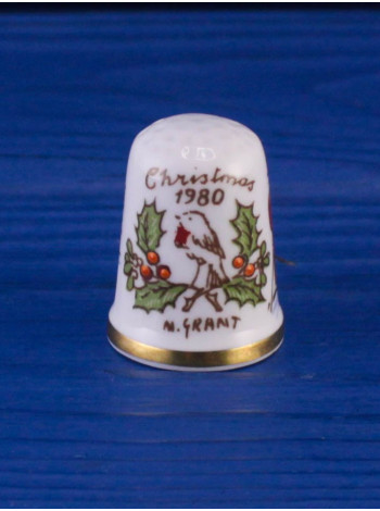 Коллекционный винтажный наперсток Christmas (Рождество) 1980, изготовленный Caverswall специально для Thimble Collectors Club. Англия, 1980 год
