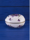 Шкатулка в форме яйца с изображением фиалок дизайна Victorian Violets от Hammersley