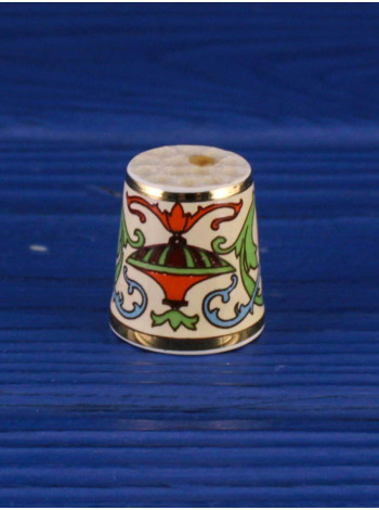 Коллекционный фарфоровый наперсток Perfumed Thimble, выпущенный в 1988 году Thimble Craft специально для Thimble Collector Guild и Scotland Direct. Декорирован золотом 22К.