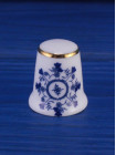Винтажный коллекционный наперсток Blue Floral, изготовленный Bordeaux специально для Thimble Collectors Club. В оригинальной коробочке. Франция, 1998 год