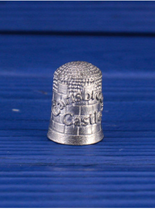 Коллекционный наперсток из пьютера Carisbrooke Castle от Warwick Thimbles