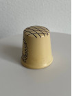 Коллекционный наперсток с гравировкой Thimble Collector Guild, изготовленный к празднованию выпуска первой цветной брошюры клуба коллекционеров в июле 1987 года