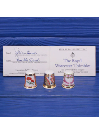 Трио коллекционных наперстков от Royal Worcester - Scarlet Panels, Blue and Gold Panelled Imari, Pink Garlands